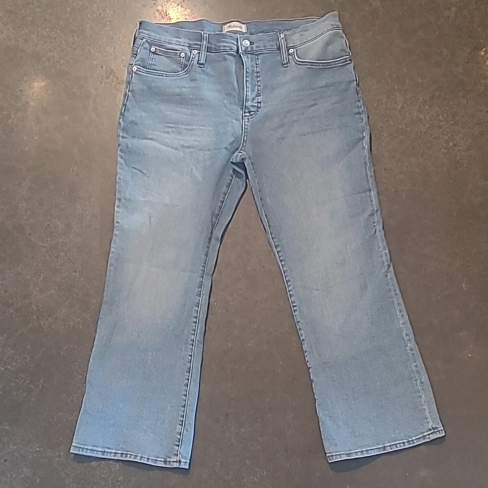 NWOT MADEWELL MID RISE KICK OUT JEANS - Picture 4 of 10